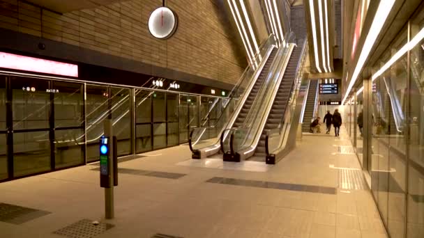 Estación de metro de Copenhague — Vídeo de stock