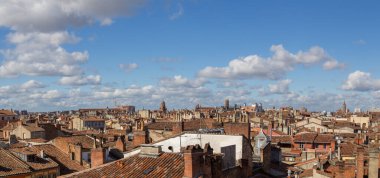 Toulouse, Fransa 'nın çatılarından panoramik manzara