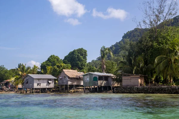 Místní vesnice na Šalamounových ostrovech — Stock fotografie