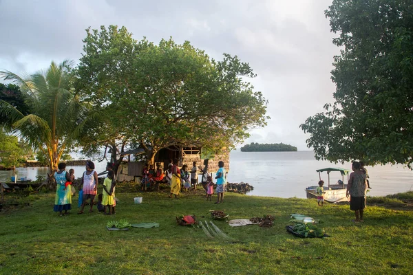 Petit marché dans village local, Îles Salomon — Photo