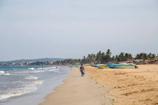 Playa de arena en Trincomalee, Sri Lanka — Foto de Stock