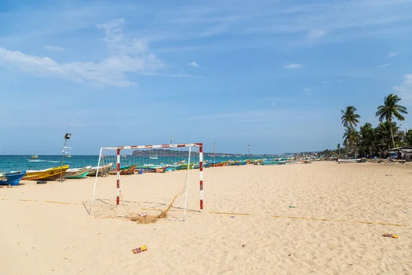 Campo de fútbol en Sand Beach en Trincomalee, Sri Lanka — Foto de Stock