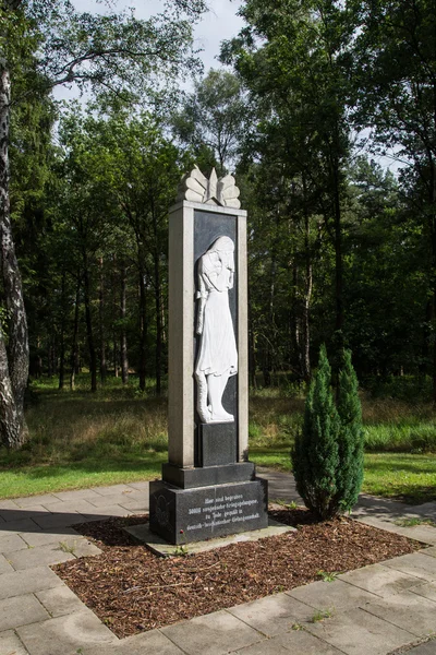 Sowjetisches Kriegsgräberdenkmal — Stockfoto