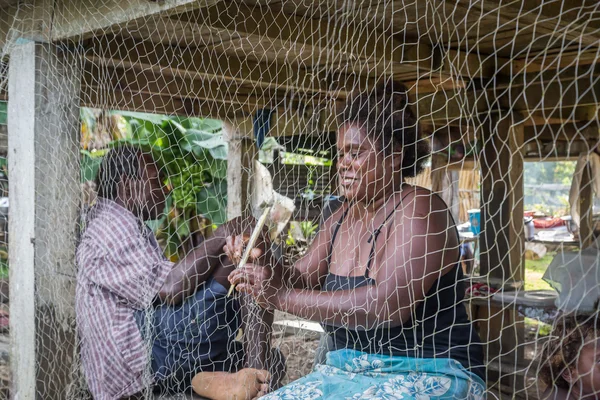 Woman repairing fishing net — Stock Photo, Image