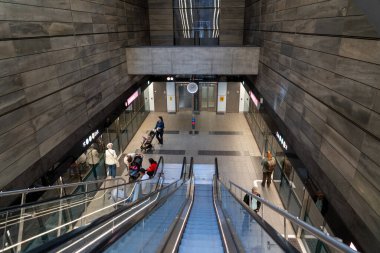 Kopenhag, Danimarka - 16 Mayıs 2025: Metro istasyonu Frederiksberg 'in metro hattındaki iç manzarası