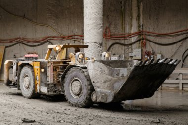 Tünel inşaat damperli kamyon