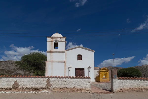 Piccolo chruch sulla rotta 40 nel nord-ovest dell'Argentina — Foto Stock