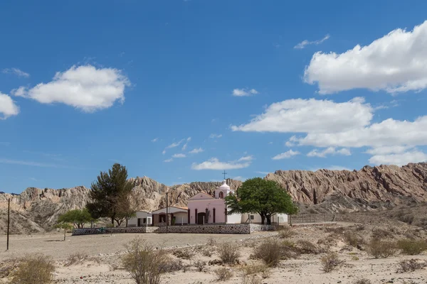 Pequeña iglesia en ruta 40 en el noroeste argentino —  Fotos de Stock