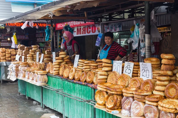 Osh 바 자에서 빵 공급 업체 — 스톡 사진