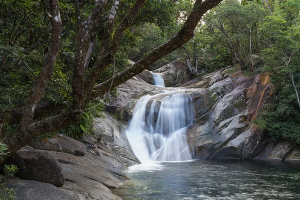 Водопад Джозефин в Квинсленде, Австралия — стоковое фото
