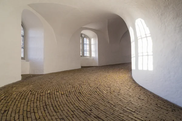 Rampa espiral da torre redonda em Copenhague — Fotografia de Stock