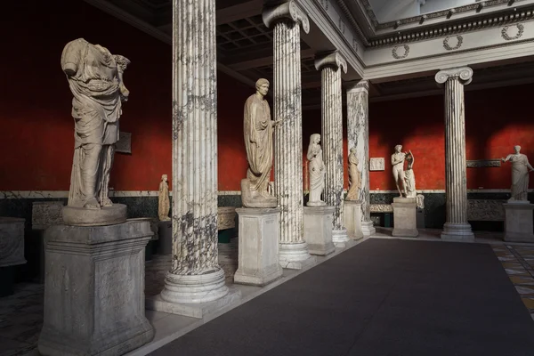 Esculturas dentro del nuevo Carlsberg Glyptotek en Copenhague — Foto de Stock