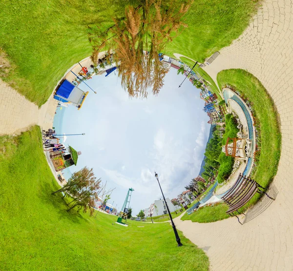 Obzor Bulgaristan 'daki parkın siklonaması