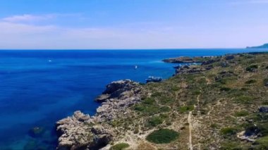 Yunanistan. Rhodes. Deniz kıyısında yukarıda görüntülemek.