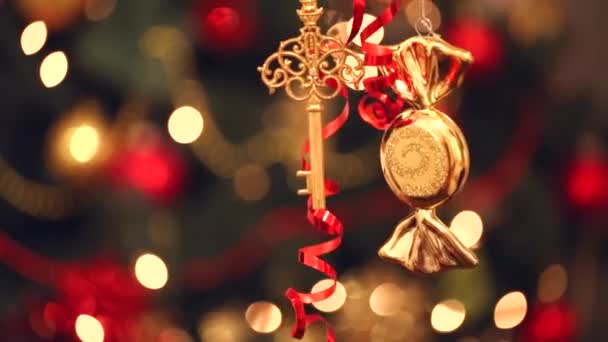 Kerstdecoraties in een gladde vervagen — Stockvideo