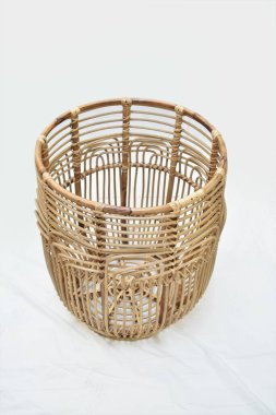 Beyaz arka plan seçici yumuşak odak üzerine baston yuvarlak sepet