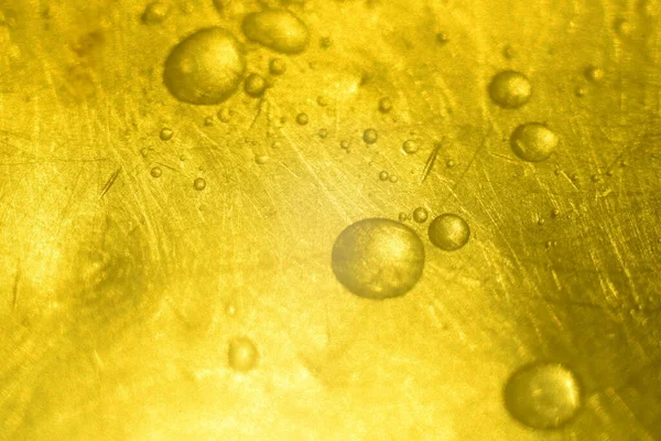 Oil Drops Bubbles Floating Water Yellow Background Stock Photo — Stock Photo, Image