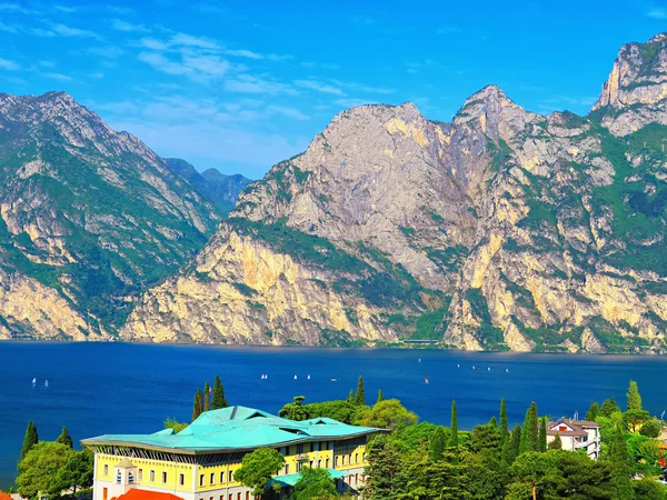 Panorama del Lago de Garda, Italia — Foto de Stock