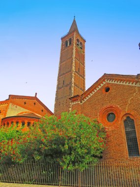 Çan kulesi Sant'Eustorgio Bazilikası, Milan, İtalya