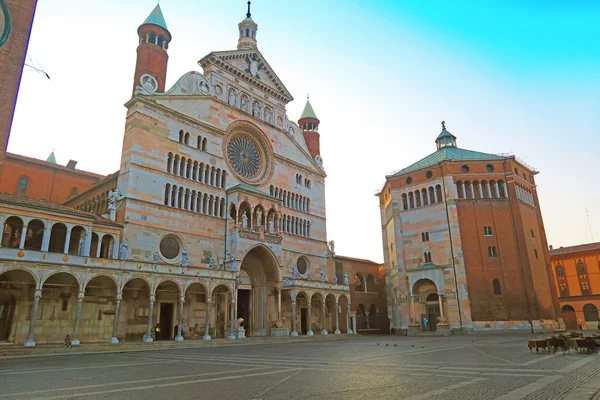 Katedralen i Cremona och baptisterium, Italien — Stockfoto