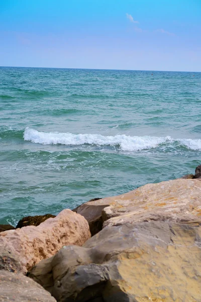 Kleine wellen in jesolo, italien — Stockfoto