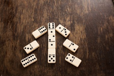 Domino üstünde a ahşap tahta yer yazıt için