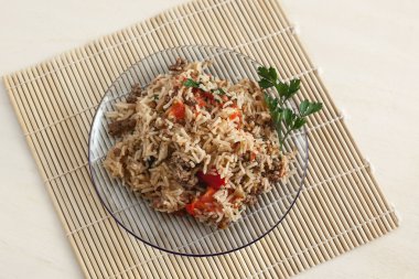 bir mat chopsticks pirinç risotto