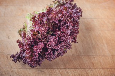 Kiraz domates ile yer yazmak için ahşap kesme tahtası