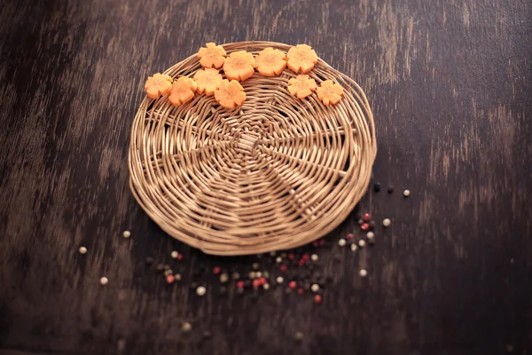 Cebollas, zanahorias, calabacín en una tabla de madera con un lugar para la inscripción — Foto de Stock