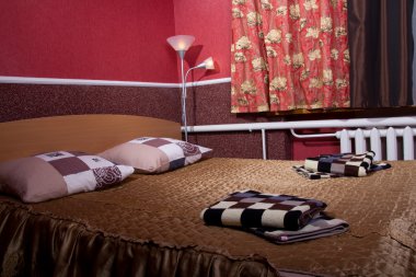 ucuz bir motel odasında