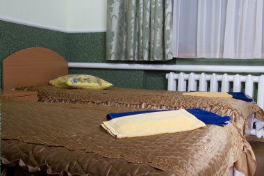 ucuz bir motel odasında