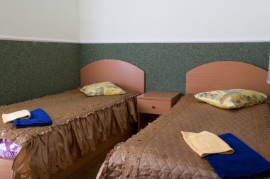 ucuz bir motel odasında
