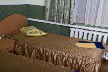 ucuz bir motel odasında