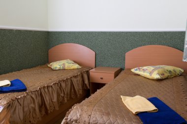 ucuz bir motel odasında