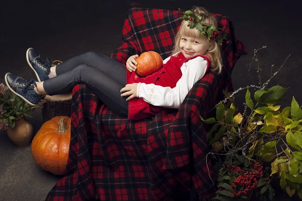 Cheerful girl in the autumn interior on a dark background — Stock Image Cheerful girl in the autumn interior on a dark background Stock Photo