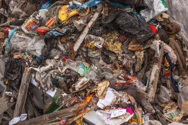 Rusya - 18 Ekim 2015: depolama. Çöp. Belediye katı atık ve yemek atıkları