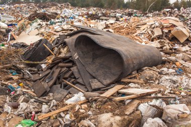 Rusya - 18 Ekim 2015: depolama. Çöp. Belediye katı atık ve yemek atıkları