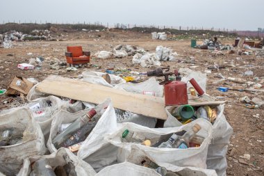 Rusya - 18 Ekim 2015: depolama. Çöp. Belediye katı atık ve yemek atıkları