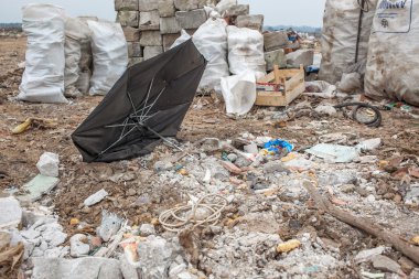 Rusya - 18 Ekim 2015: depolama. Çöp. Belediye katı atık ve yemek atıkları