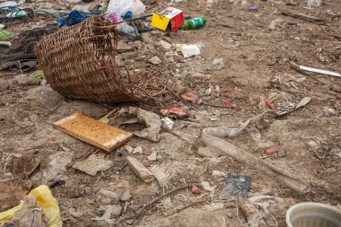 Çöplük alan. Çöp. Belediye katı atık ve yemek atıkları