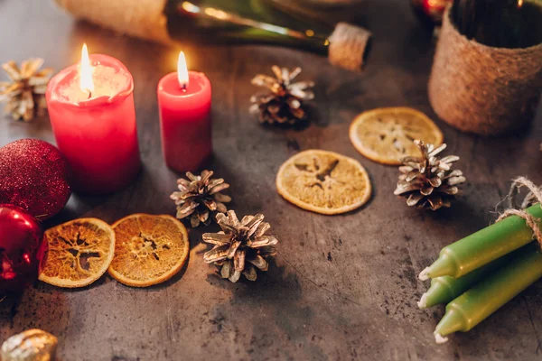 촛불으로 크리스마스 장식 — 스톡 사진