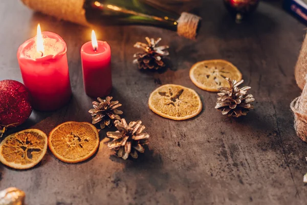 Διακοσμήσεις Χριστουγέννων από το φως των κεριών — Φωτογραφία Αρχείου