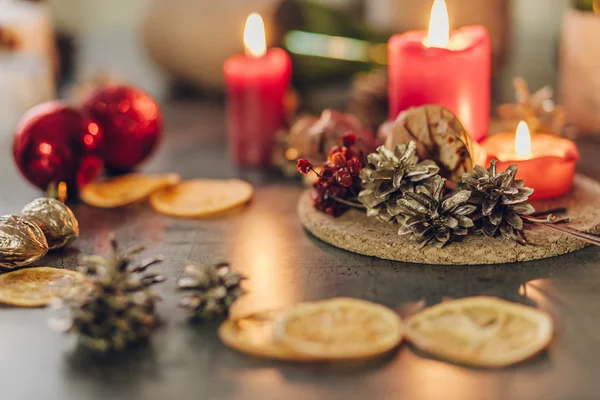 Decorazioni natalizie a lume di candela — Foto Stock