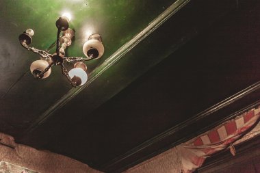 Rusya - 10 Aralık 2015: eski yıpranmış ev