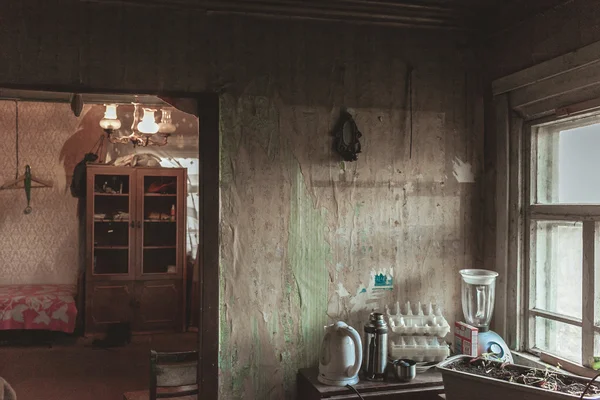 Russie - 10 décembre 2015 : vieille maison décrépite — Photo