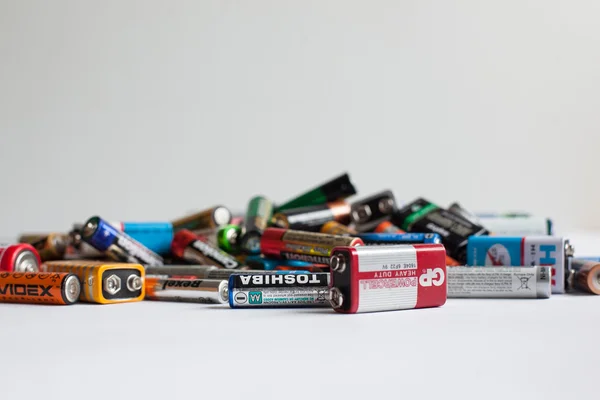 Color batteries of different sizes on a white background isolate — Stock Photo, Image