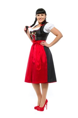 Gülümseyen güzel esmer kadın pigtails içinde Bavyera ile giyinmiş