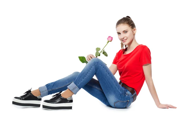 Молода красива дівчина з трояндою. ізольовані — стокове фото