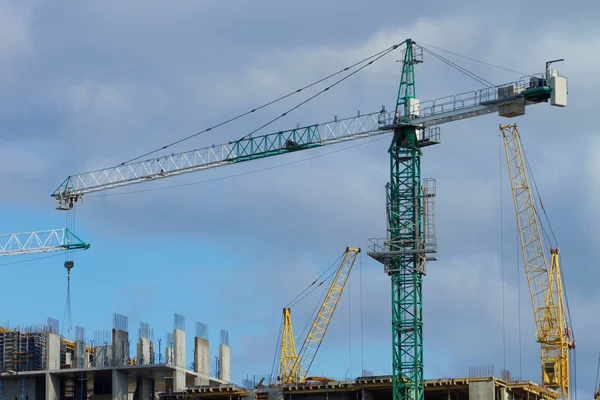 Binadaki inşaat makinaları