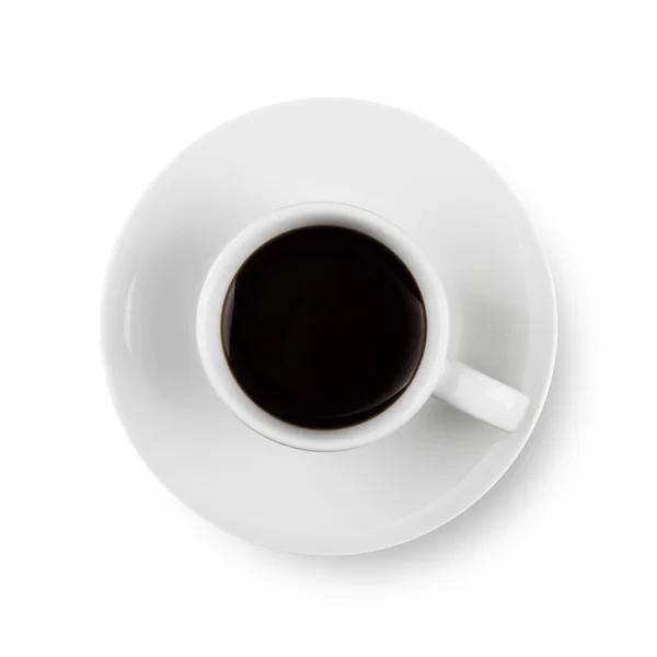 Czarna kawa w White Cup na talerzu. Na białym tle — Zdjęcie stockowe